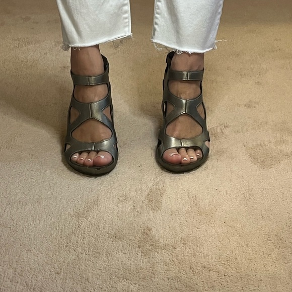 🌷🌷Unlisted Wedge Sandals Size 8.5 🌷🌷 - Picture 2 of 10